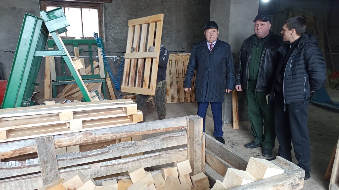 Ришат Алтынбаев посетил Лунинское лесничество Ришат Алтынбаев посетил Лунинское лесничество