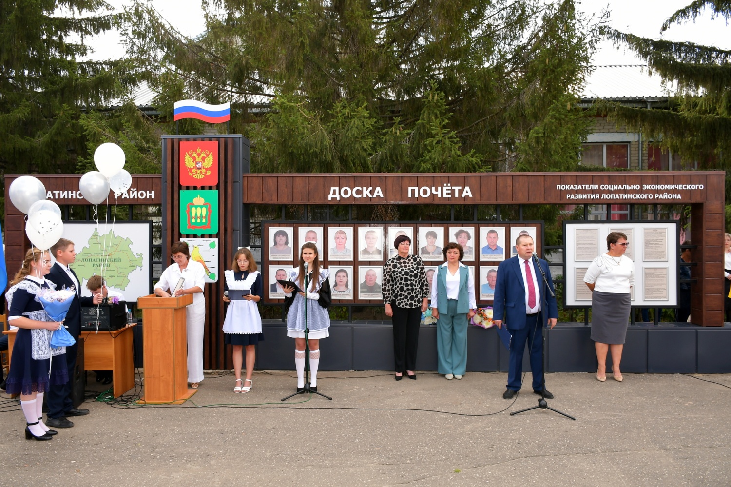 Ришат Алтынбаев поздравил учащихся с Днем знаний