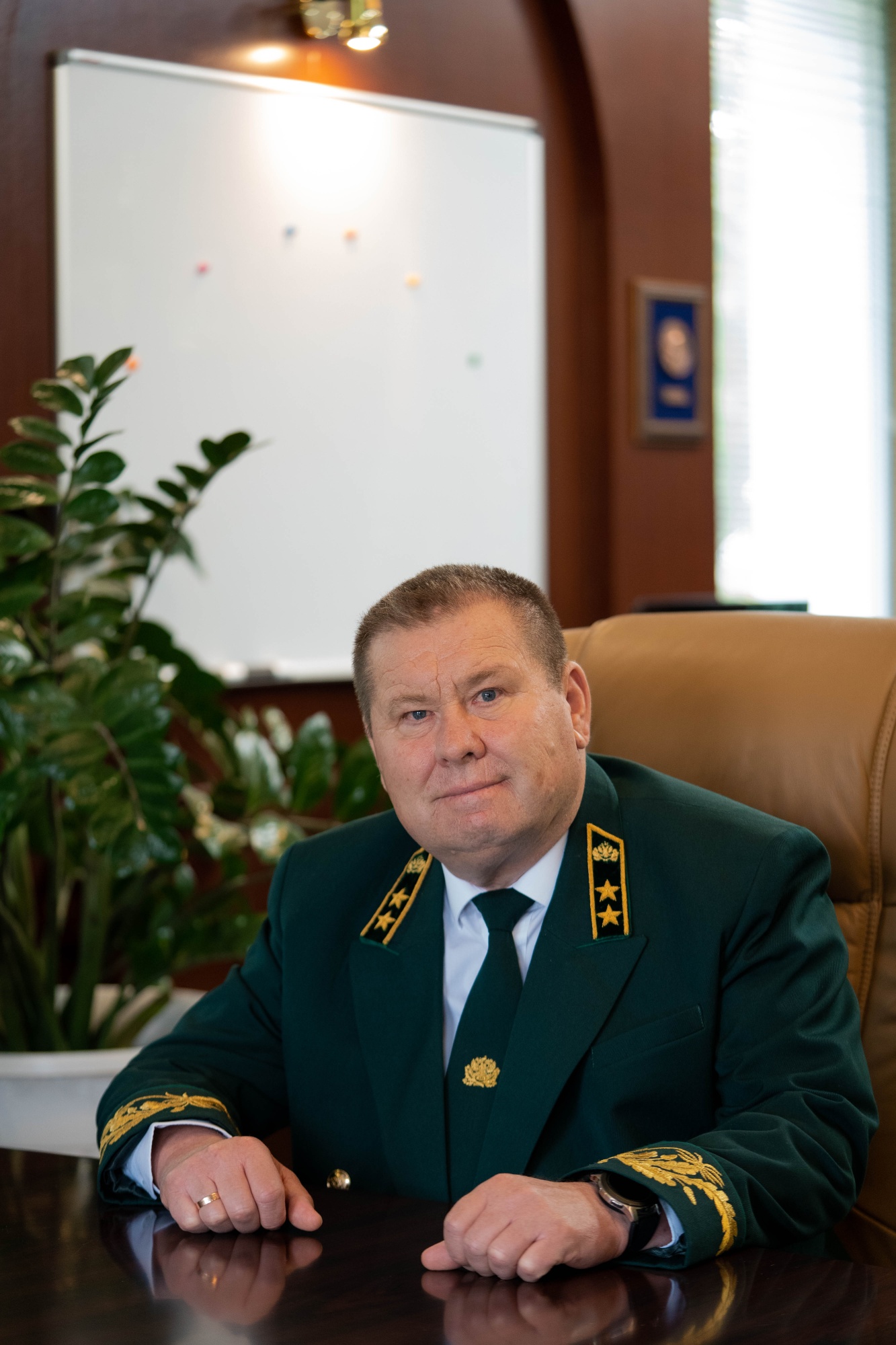 Министр лесного, охотничьего хозяйства и природопользования Пензенской области Ришат Алтынбаев поздравляет с Международным женским днём – 8 Марта