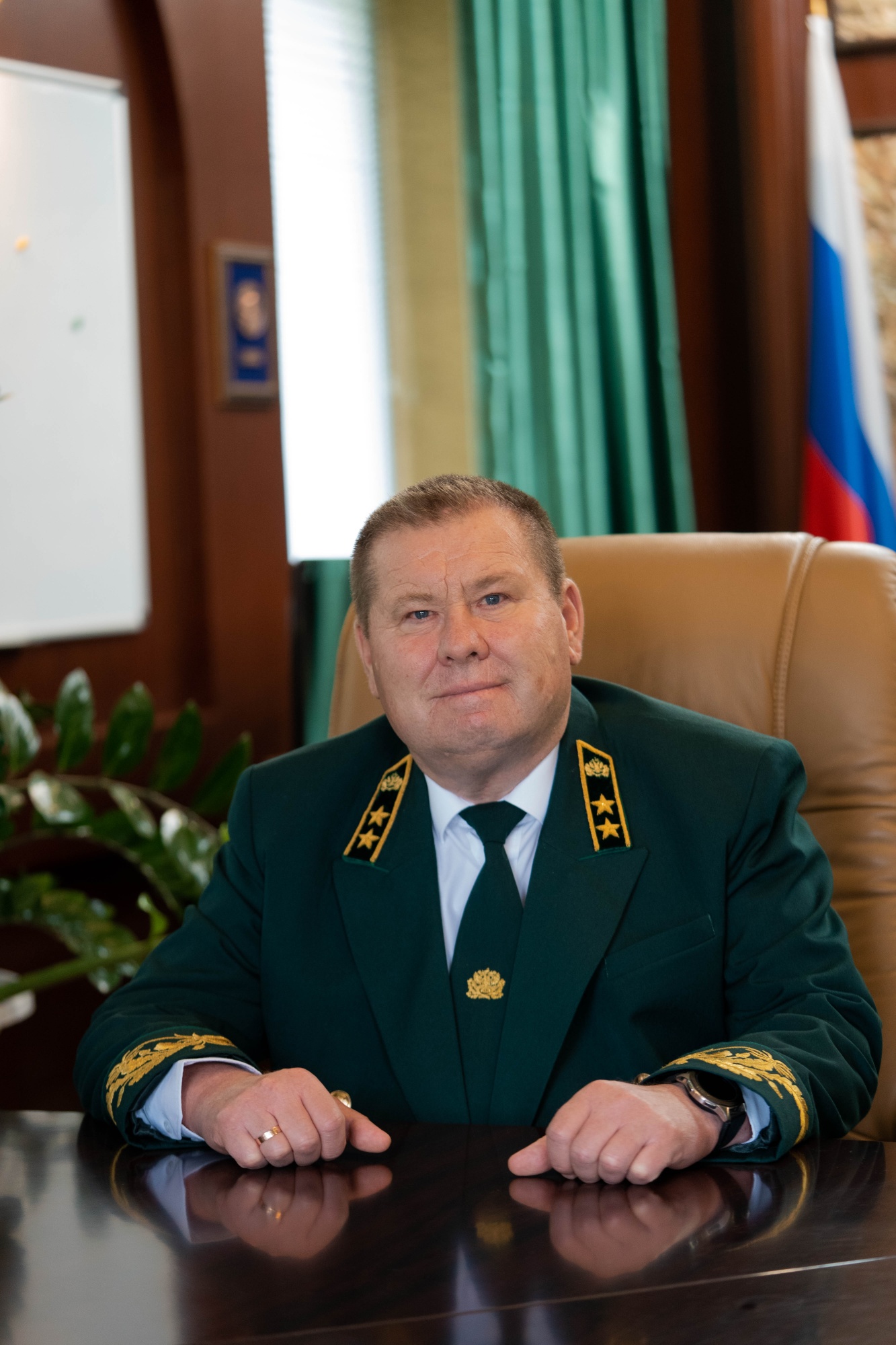Министр лесного, охотничьего хозяйства и природопользования Пензенской области Ришат Алтынбаев поздравляет с Днем России Министр лесного, охотничьего хозяйства и природопользования Пензенской области Ришат Алтынбаев поздравляет с Днем России