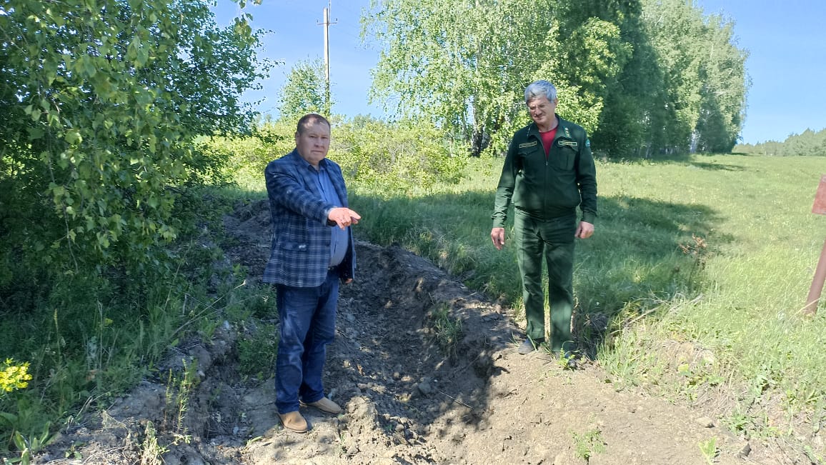 Ришат Алтынбаев с рабочим визитом посетил Камешкирско-Лопатинское лесничество Ришат Алтынбаев с рабочим визитом посетил Камешкирско-Лопатинское лесничество