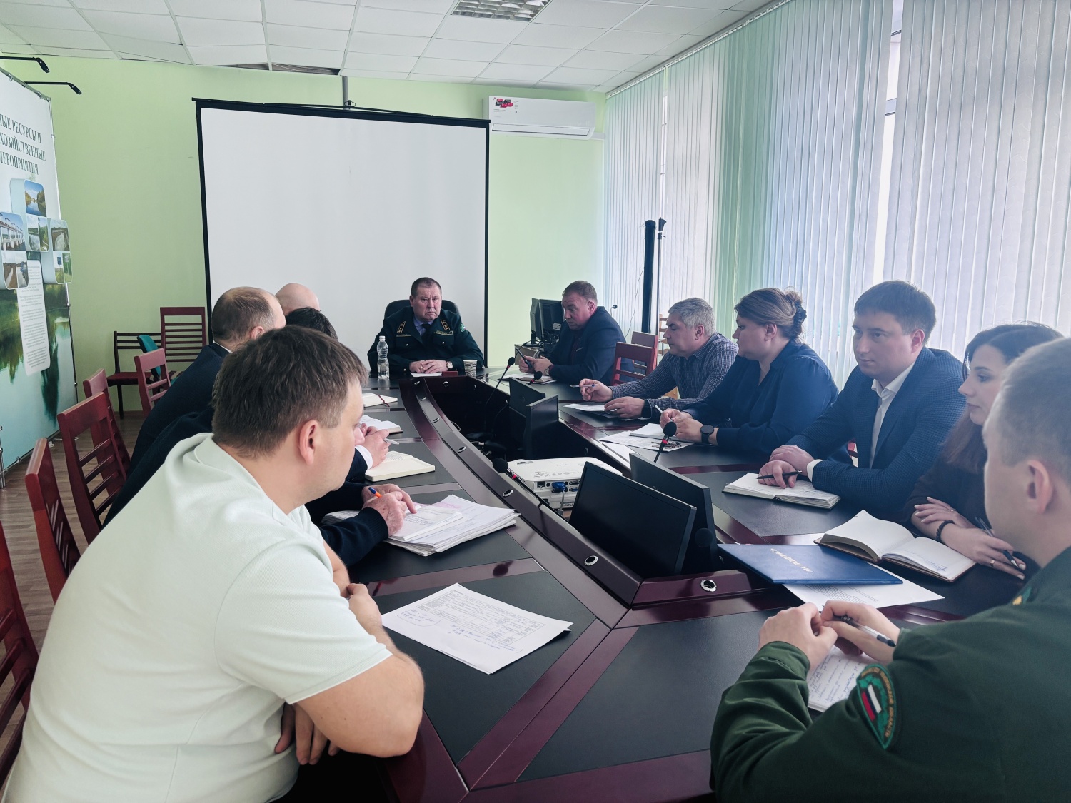 Министр лесного, охотничьего хозяйства и природопользования провёл совещание с сотрудниками Министр лесного, охотничьего хозяйства и природопользования провёл совещание с сотрудниками