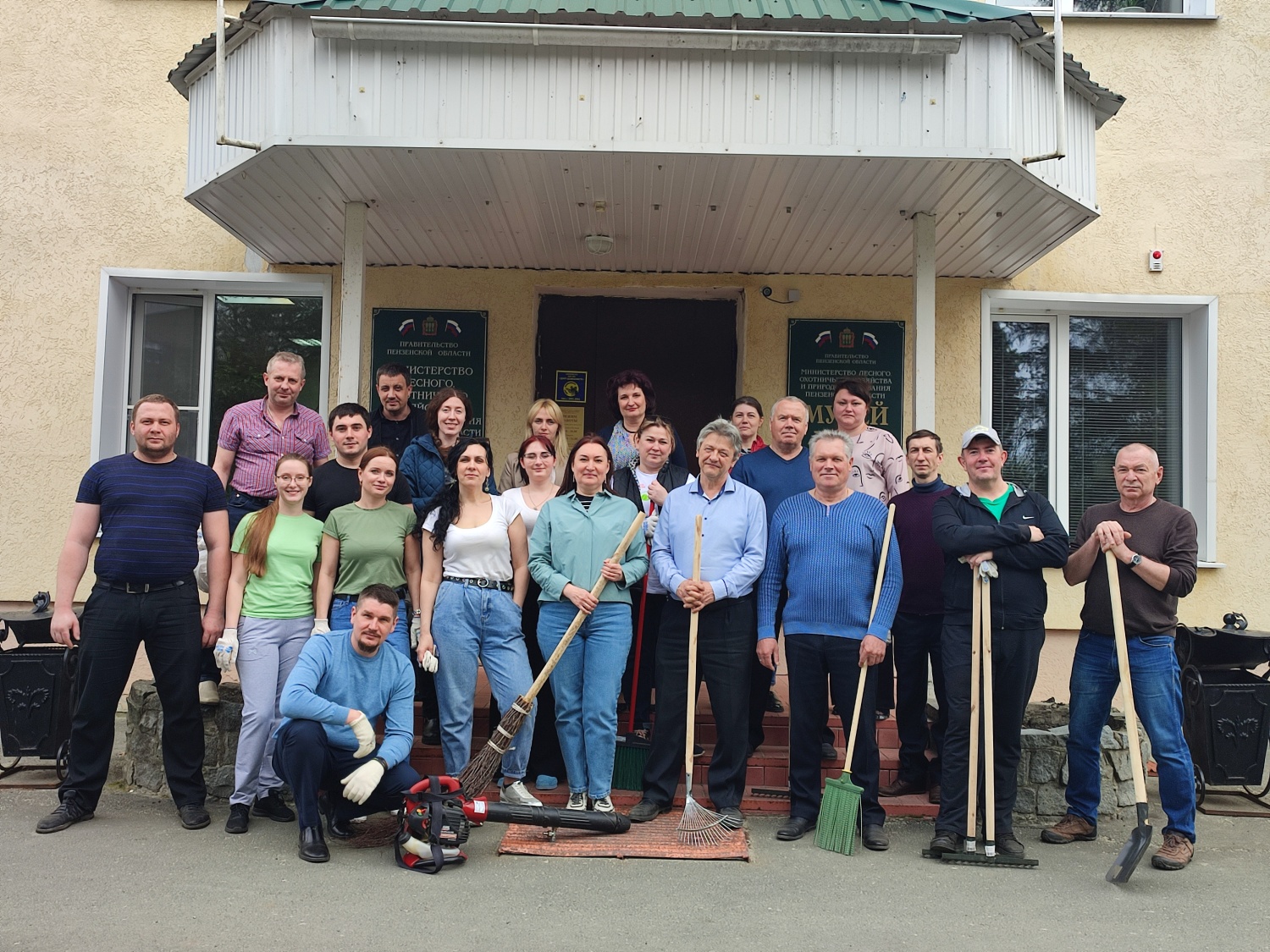 Сотрудники Министерства приняли участие в общегородском субботнике