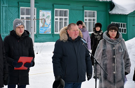Ришат Алтынбаев принял участие в торжественном митинге в Лопатинском районе Ришат Алтынбаев принял участие в торжественном митинге в Лопатинском районе