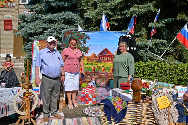 В Лопатино отметили День России и День села