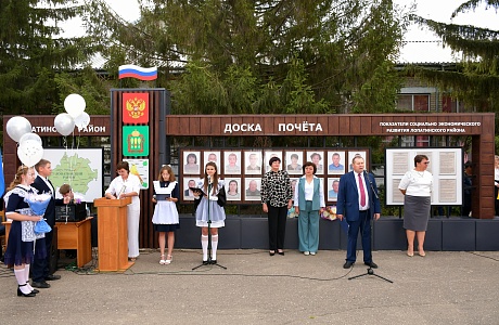 Ришат Алтынбаев поздравил учащихся с Днем знаний