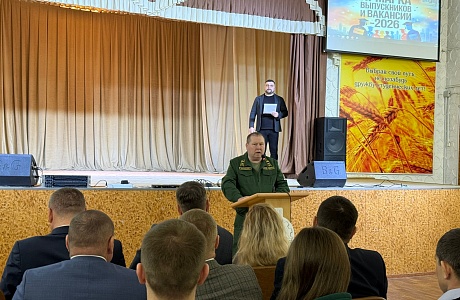 Ришат Алтынбаев посетил ярмарку выпускников и вакансий
