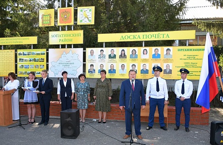 Ришат Алтынбаев поздравил учащихся с Днем знаний