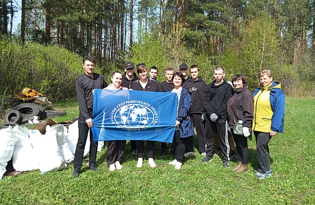 В Кузнецком районе проведена экологическая акция по уборке места захоронения бойцов