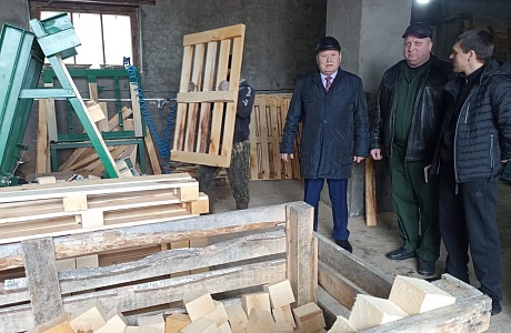Ришат Алтынбаев посетил Лунинское лесничество Ришат Алтынбаев посетил Лунинское лесничество
