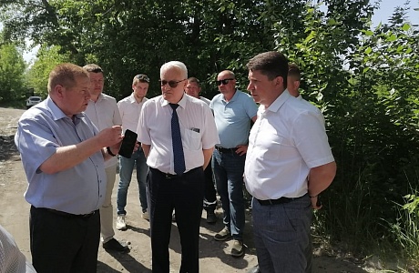 Проведена проверка хода выполнения работ по расчистке пруда у 6 горбольницы Проведена проверка хода выполнения работ по расчистке пруда у 6 горбольницы