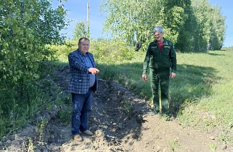 Ришат Алтынбаев с рабочим визитом посетил Камешкирско-Лопатинское лесничество Ришат Алтынбаев с рабочим визитом посетил Камешкирско-Лопатинское лесничество