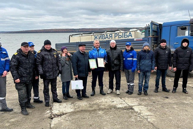 Состоялся выпуск 58 тысяч штук молоди сазана в Сурское водохранилище